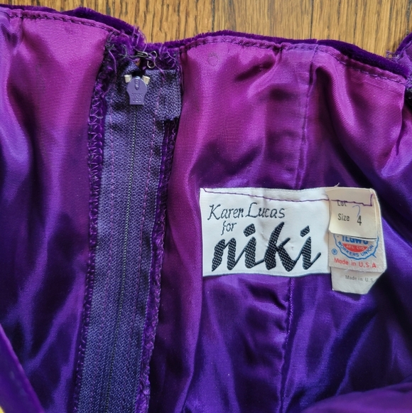 Vintage Noir Karen Lucas for Niki gown purple velvet with gold trim - Picture 4 of 10